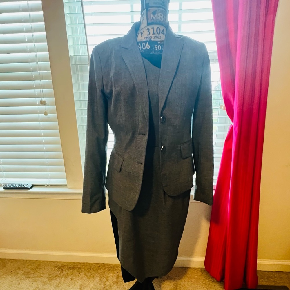 BRAND NEW Women’s Suite